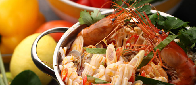 tom-tuoi-nguyen-con-de-nau-nuoc-dung-va-lam-topping