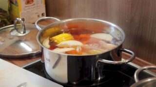 cach-lam-nuoc-lau-hai-san-khong-can-xuong-3