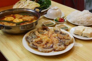 cach-nau-lau-bach-tuoc-chua-cay